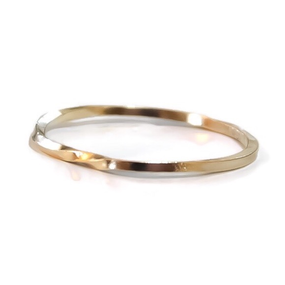 14K Yellow Gold Filled Möbius Twisted Band Ring - Picture 4 of 8